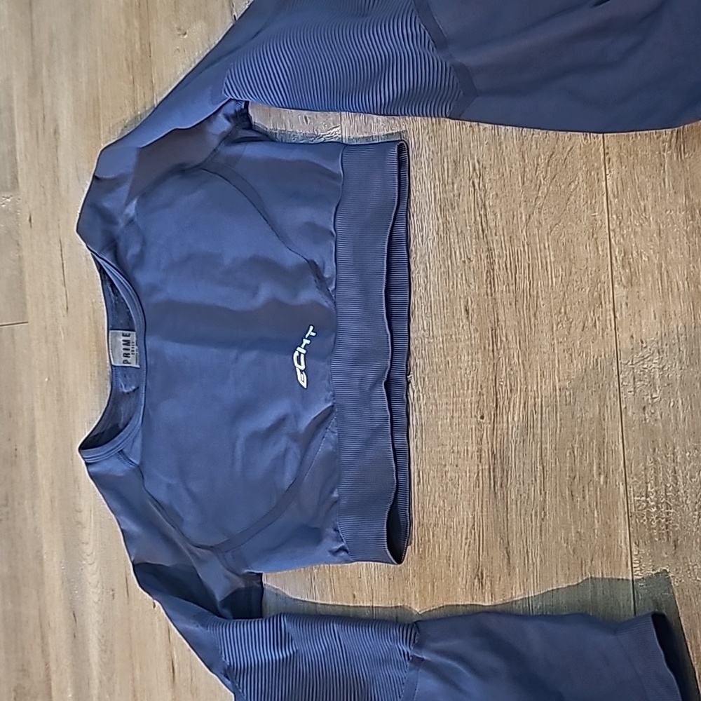 Echt long sleeve crop top